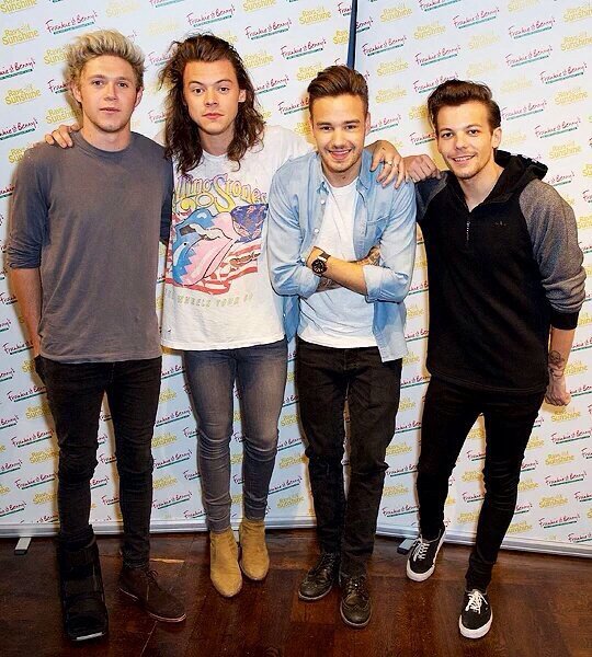 EMAvoteOfficial's tweet photo. DOUBLE VOTE ROUND

EVERY RETWEET ON THIS TWEET &amp; @OTRADaily TWEET COUNT AS 2 VOTES

RT TO VOTE

#EMABiggestFans1D https://t.co/AAVaWD6Md4
