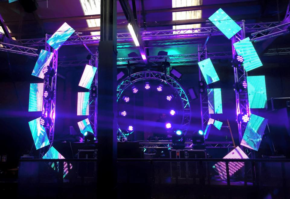 Stage production for <a href="/FACERAINBOW/">FACE</a>.