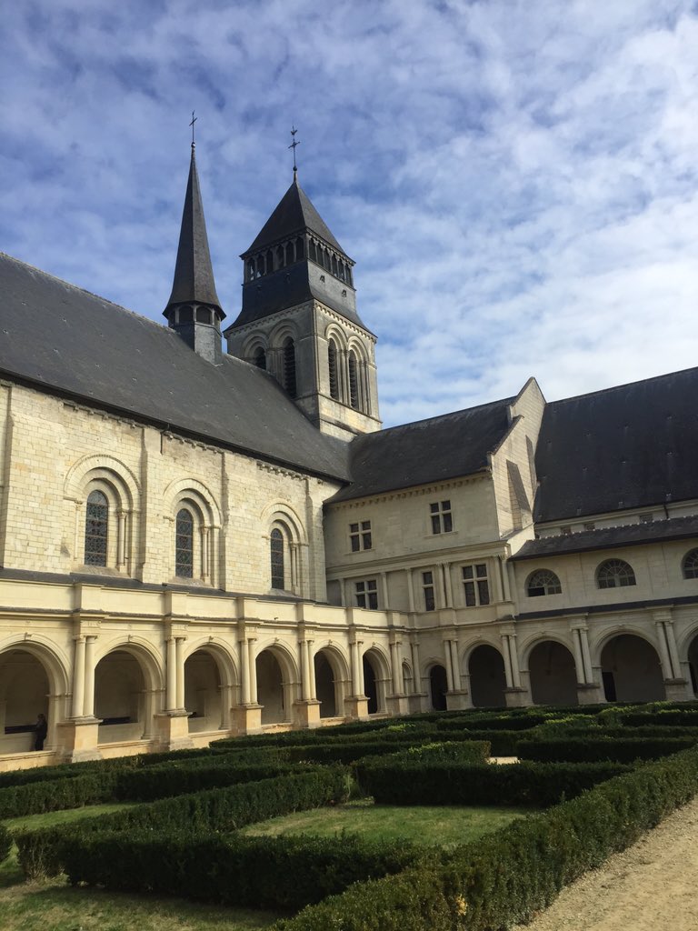 jnfrfarris's tweet photo. Fontrevaud Abby. France https://t.co/ws693delsS