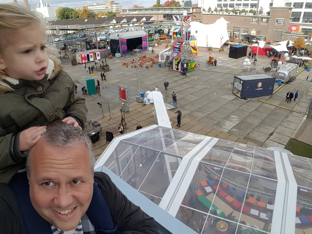 Op <a href="/StrijpS/">Strijp-S</a> een geweldig evenement <a href="/dutchdesignweek/">Dutch Design Week</a> in #Eindhoven. Strakjes nog <a href="/Ontdekfabriek/">De Ontdekfabriek</a> zelf kunst maken!