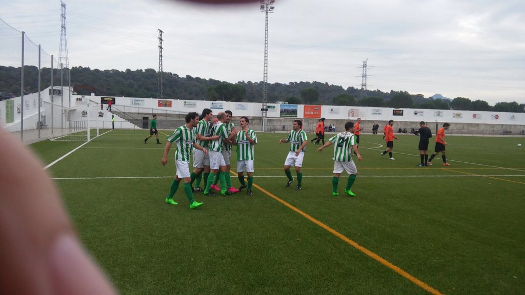 AjuntamentOlost's tweet photo. Victรฒria del #FCOlost 1-6 al camp del Brull. Gols de Solร (3), Vall, Andrรฉs i Ruben. https://t.co/ftbDr8PHdo https://t.co/OrYERAOKS7