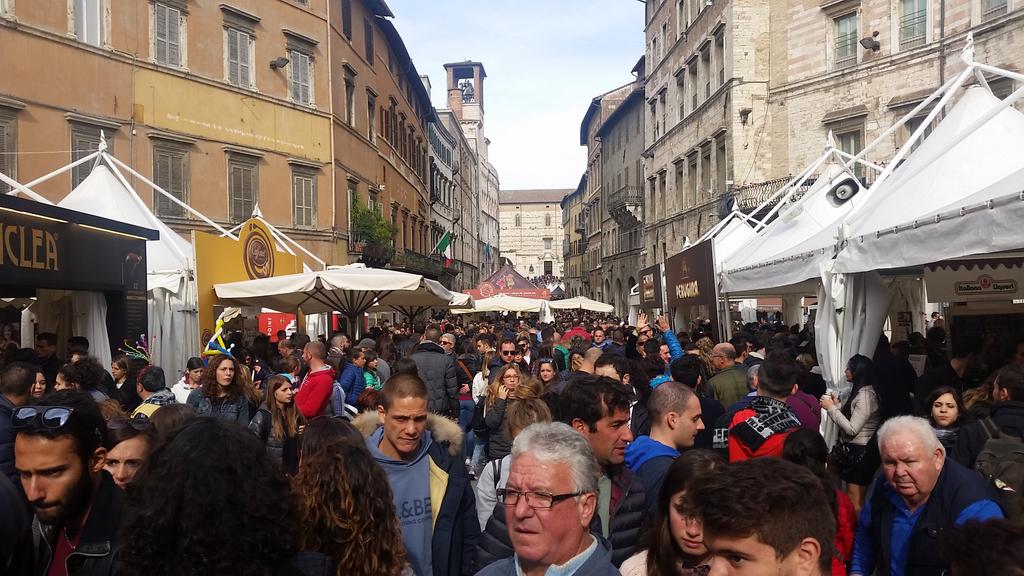 Vadodifritto's tweet photo. Navigar m'e' dolce in questo mare #mustachoc @faceciok https://t.co/Oo4l1Jtgcb