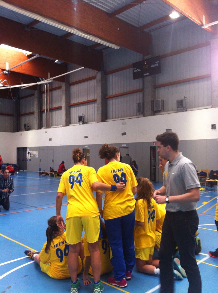 FEMENINALCORCON's tweet photo. Nuestro Senior Autonómica dedica la victoria y el marcador (94 puntos) a su compañera Irene https://t.co/M5dAt67sXk