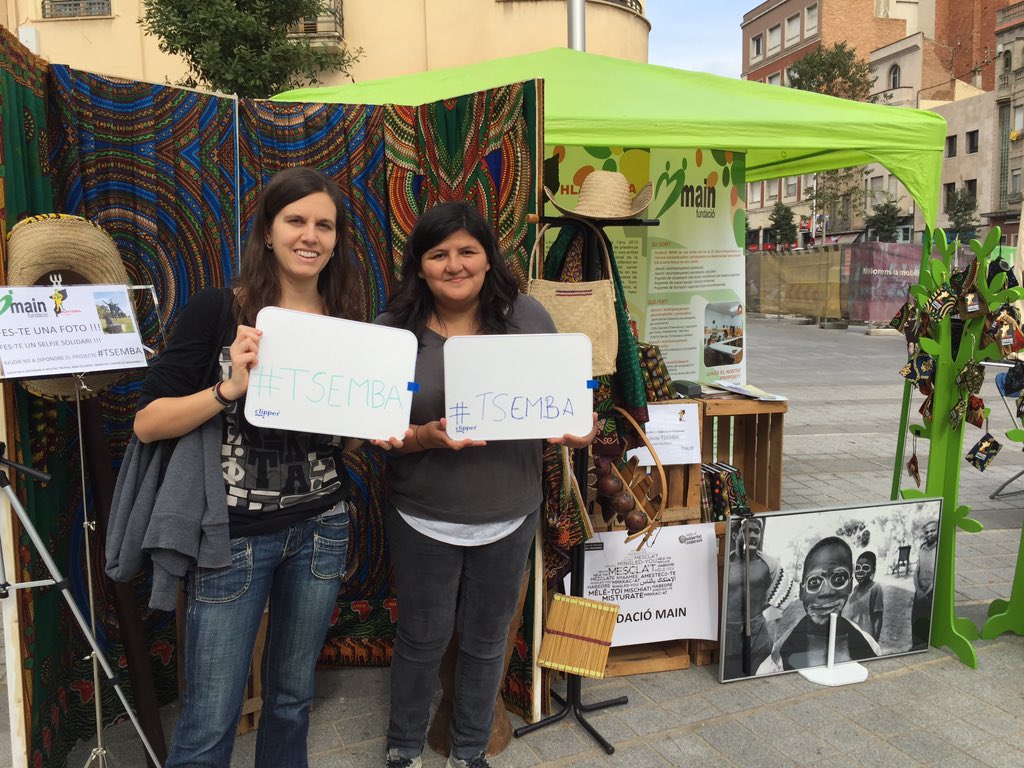 fundaciomain's tweet photo. #TSEMBA #MESCLAT La festa dels valors vina i fes-te un #SELFIE @fundaciomain @FundacioIDeA @fundacioeveho #Hlayiseka https://t.co/wQxoovUq82