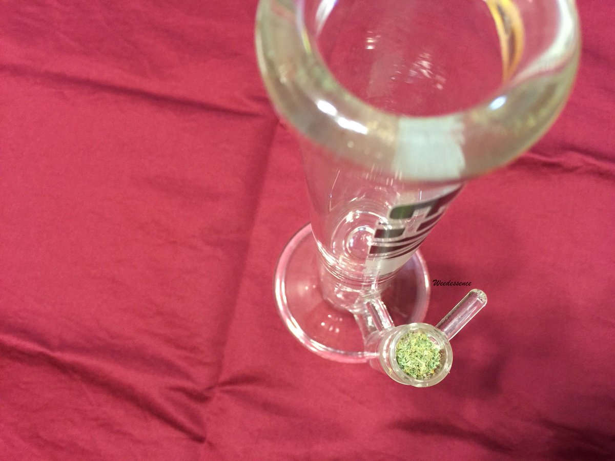 IAmCannabis420's tweet photo. 🔥🔥 #weed #marijuana #cannabis #stonerfam #worldreefers 💨💨 https://t.co/lyTeKTIYS7