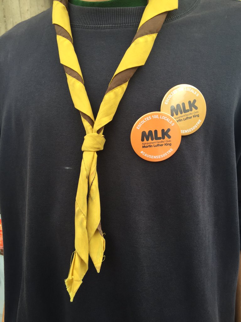 AEiGMLK's tweet photo. Col•laboreu amb l'Agrupament comprant una xapa reivindicativa! #CauSenseSostre https://t.co/uHW7Vu2ek3