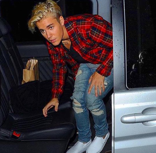 JustinTeamITA's tweet photo. justinbieber: Gotteem #EMABiggestFansJustinBieber https://t.co/0uEijtOOZJ