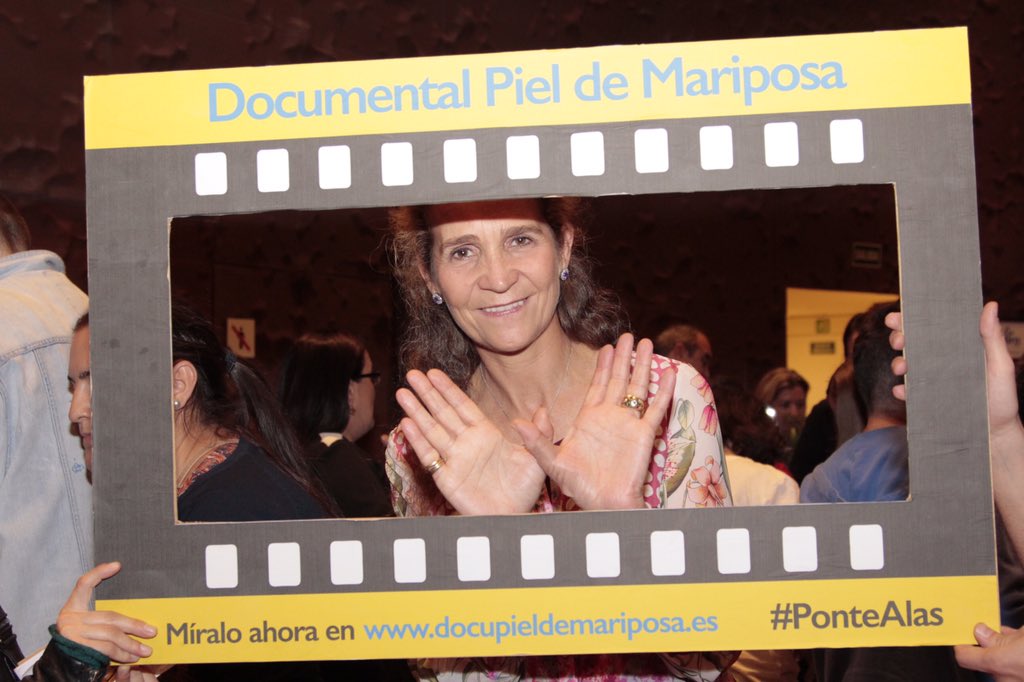 dobleduo's tweet photo. Día Internacional @pieldemariposa ayer estuvimos en la Première https://t.co/4UiWPwdh4H no dejes de verlo #PonteAlas https://t.co/5kaBgbaXqK