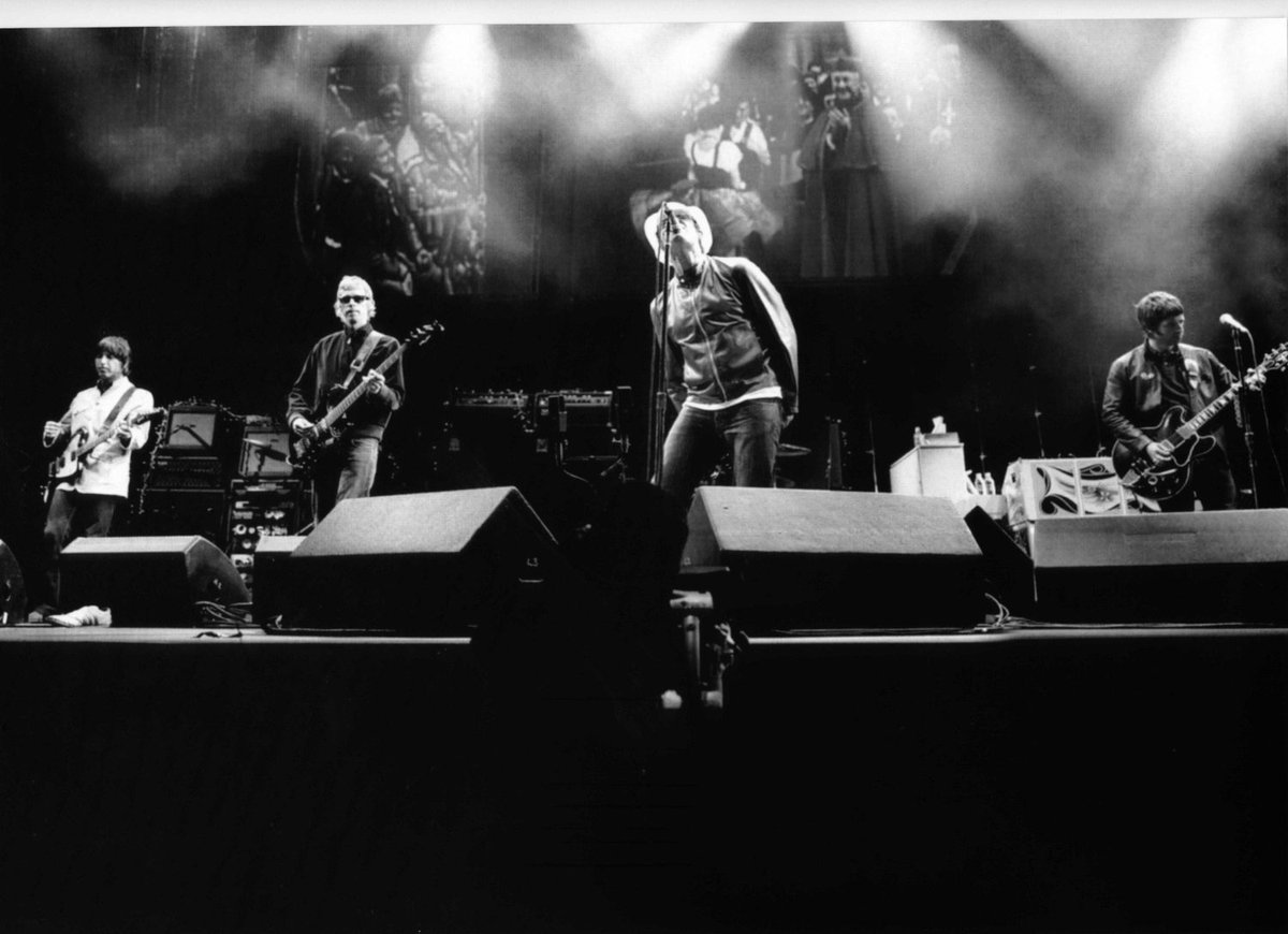 WTHIT_Bot's tweet photo. [Musicians]
오아시스 (Oasis) - 록 리스너 중 이 밴드 이름을 못 들어본 사람은 없을 겁니다. 2009년에 해체했지만, 비틀즈와 롤링 스톤즈를 이어 명곡도 해프닝도 많았던 영국의 국민 밴드.

https://t.co/8YonnOjYBx