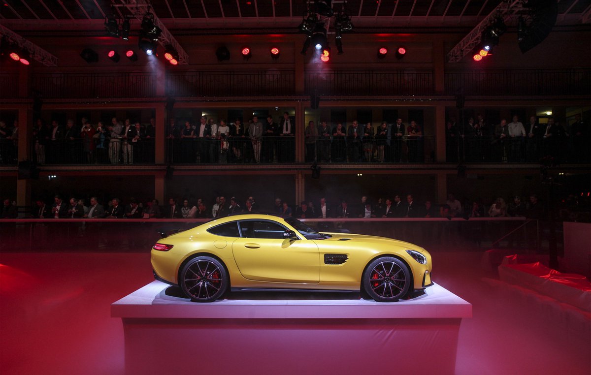 business's tweet image. The Mercedes AMG GT could be "the next great sports car." So why aren't people buying it? bloom.bg/1NnAT2h