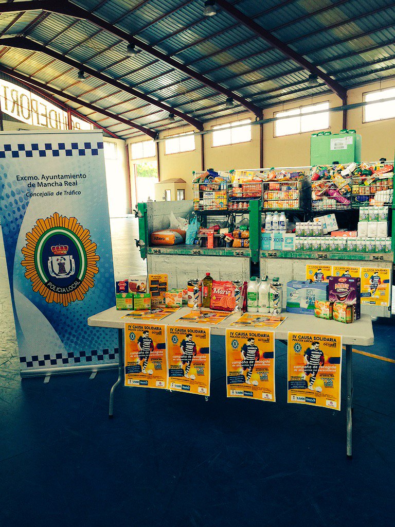 PLocalMReal's tweet photo. Ayer se recogieron 3 toneladas de alimento, @AUGC_JAEN @AytoManchaReal Muchas gracias a todos por la colaboración!👮🏽 https://t.co/sN3bVUEd6K