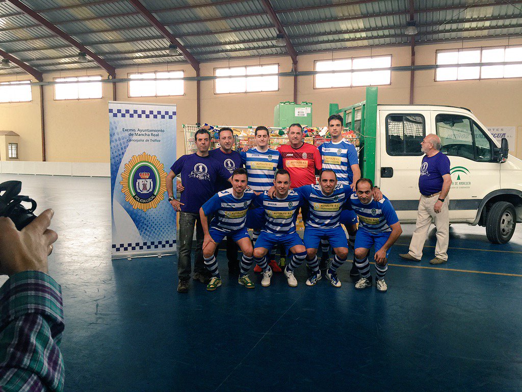 PLocalMReal's tweet photo. Ayer se recogieron 3 toneladas de alimento, @AUGC_JAEN @AytoManchaReal Muchas gracias a todos por la colaboración!👮🏽 https://t.co/sN3bVUEd6K