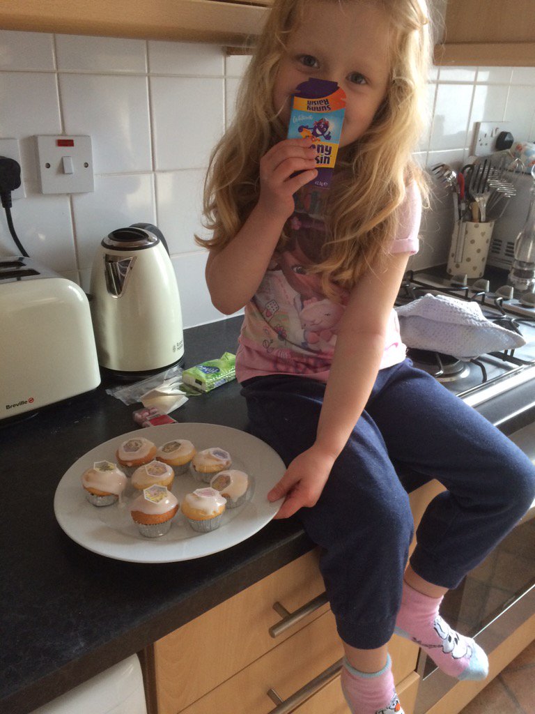 HannahFitzhenry's tweet photo. @SNClowes @JoMcMahon19 @TanLMc @JoryMark @GroundworkCLM sorry I have had to ditch the bread for frozen cupcakes https://t.co/1xY3EbrRkS