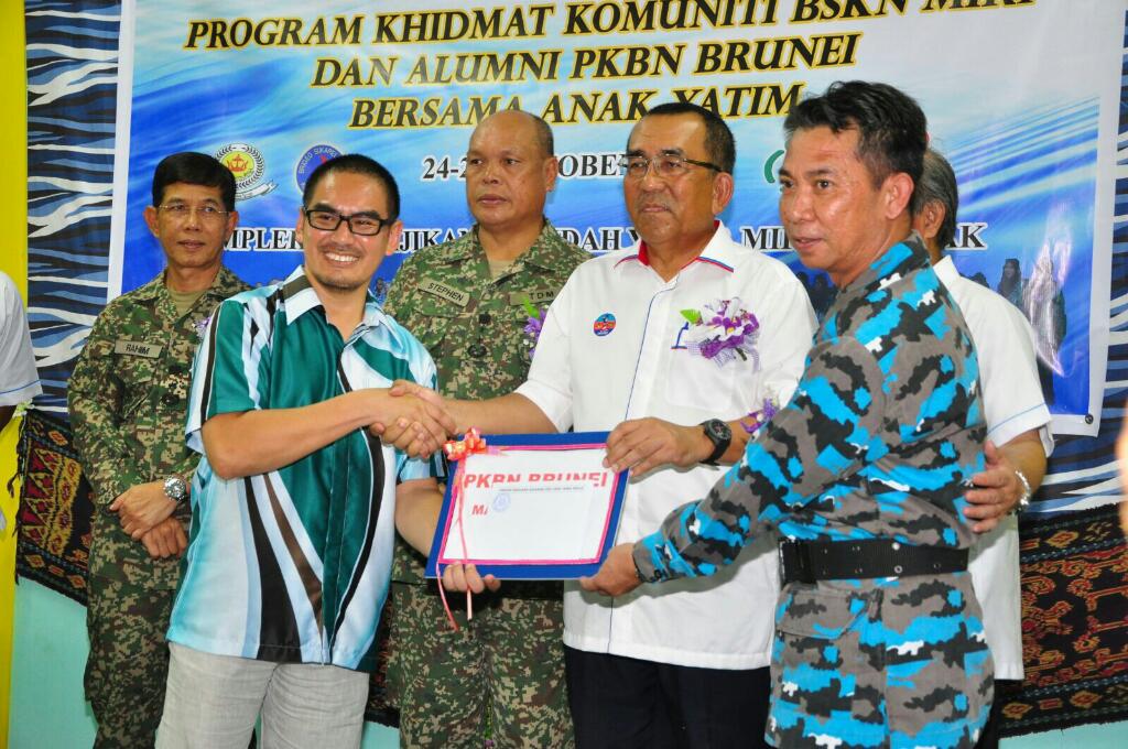 officialbskn's tweet photo. Terima kasih YB @mjoharibaharum sudi hadir Program Khidmat Komuniti #BSKN bersama alumni PKBN Brunei https://t.co/RinHxuNRRm