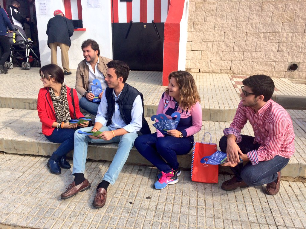 NNGGArroyoSS's tweet photo. Nuevas Generaciones de Arroyo se suma a la campaña de #DamoslacaraXEspana https://t.co/yhL6HIZTW9
