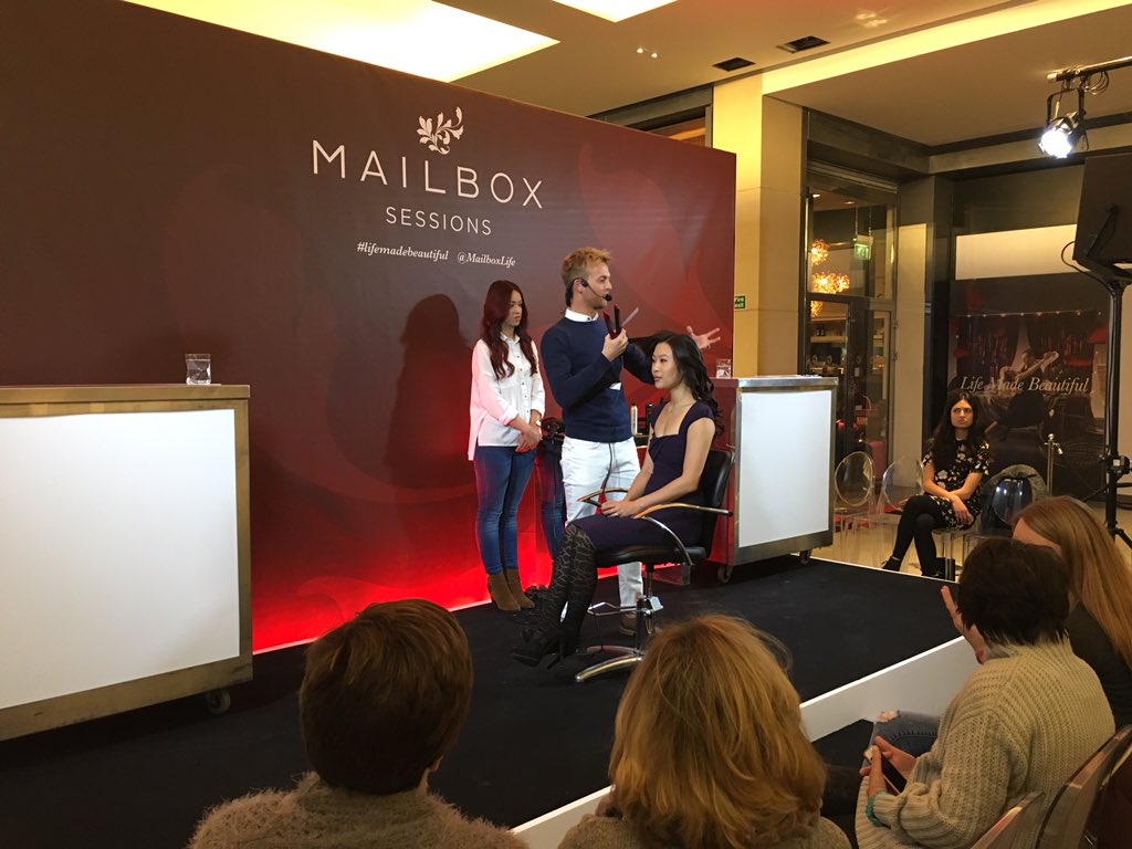 Mailboxlife's tweet photo. Spray dry shampoo from arms length to create a mist, rather than spraying straight on the roots! #StylingSecrets https://t.co/8Tu4jajG7n
