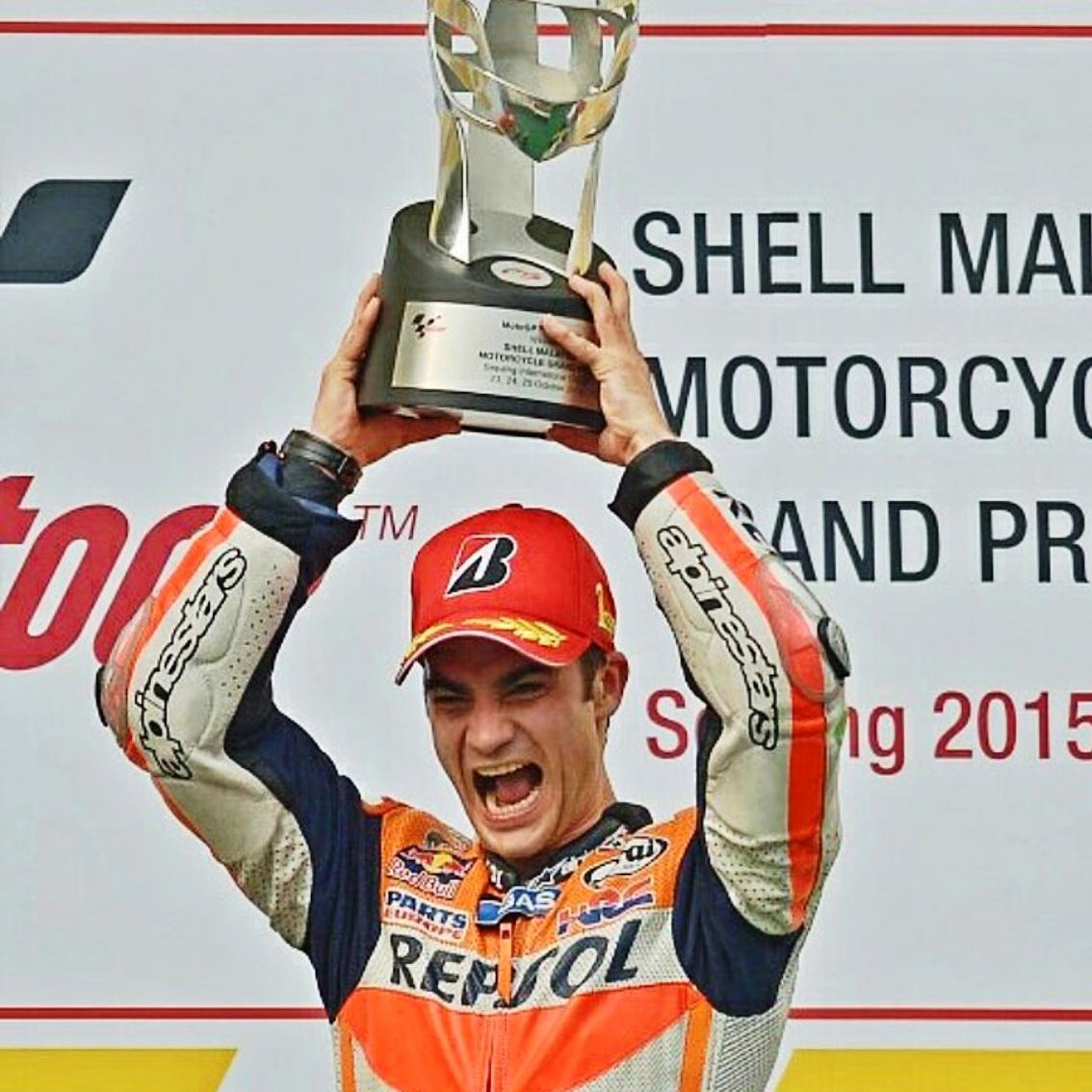 26_DaniPedrosa's tweet photo. Muy contento con esta victoria! Ha sido un gran fin de semana!✊😄 #MalaysianGP https://t.co/anrBbROubX