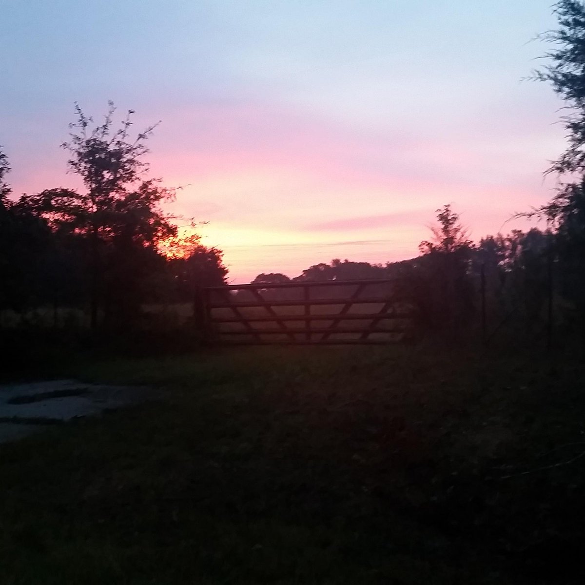 beautifulinHim's tweet photo. One good thing about going to work on a Sunday morning #Hismercyisnew #greatisthyfaithfulness https://t.co/2lMfR8tu65
