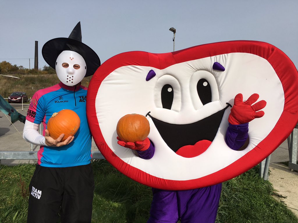 TeamActivPlus's tweet photo. @heartresearchuk Hartley spreading the word #ScreamActiv Hallowe'en Treasure Hunt #FitForLife https://t.co/spqSFg77tV
