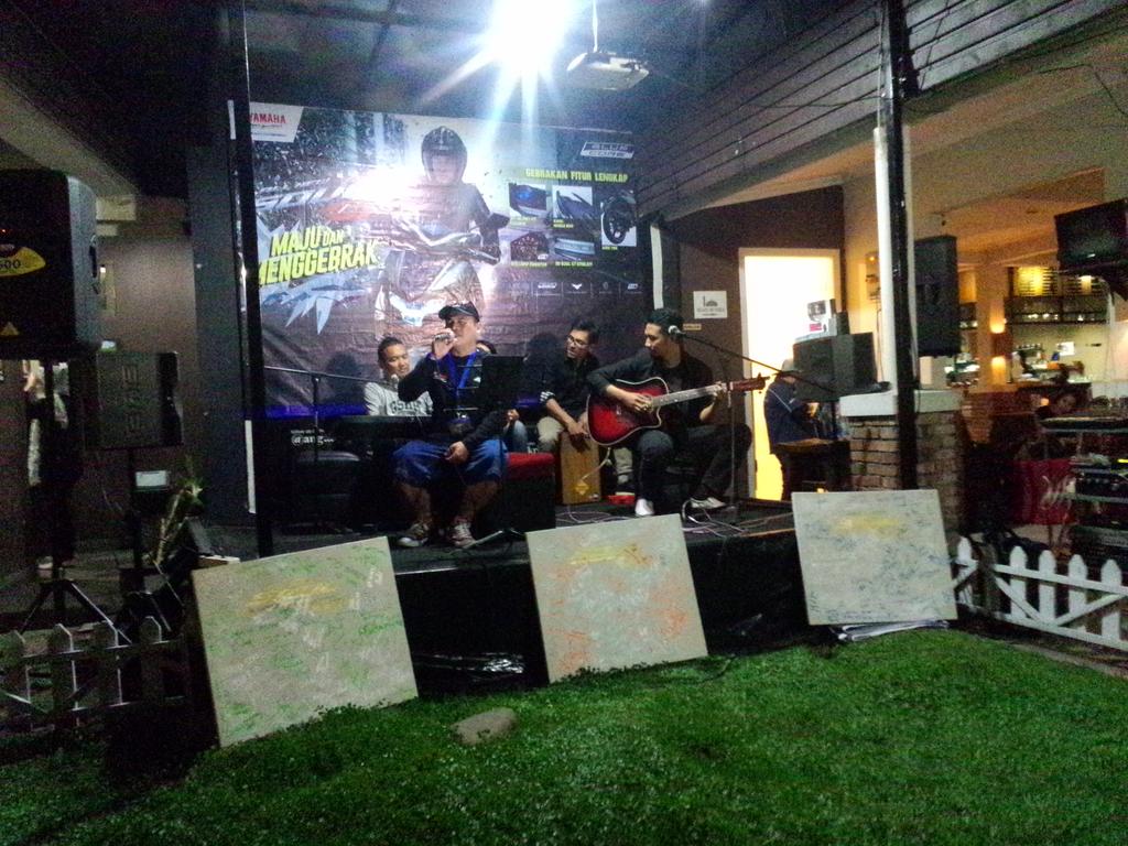 Puncak acara, live music <a href="/angkringandago/">Kopi Angkringan Dago</a> angkringan@ <a href="/YamahaJabar/">YamahaJabar</a> yamaha_toursoulGT