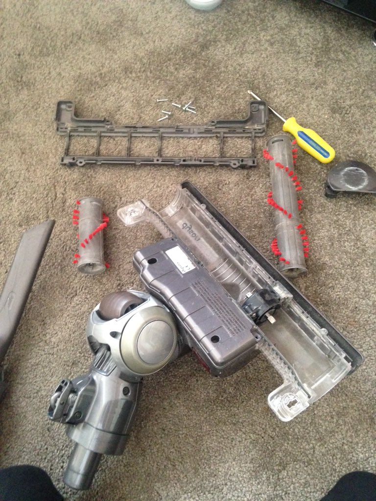 MightyAkram's tweet image. Servicing a #Dyson with a #Dyson #greattechnology #greatengineering #stillgoingstrong