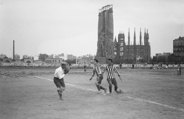 FOTOS HISTORICAS O CHULAS  DE FUTBOL - Página 11 CSKY1w1WEAA0W0c