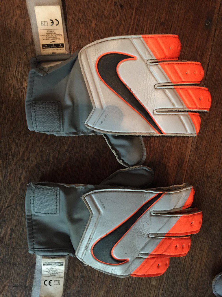 U10's: anyone lost their goalie gloves??