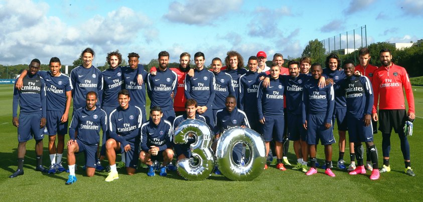 PSG_inside's tweet photo. Joyeux Anniversaire à notre partenaire @emirates ! #Emirates30 https://t.co/LxoeM2CsmF