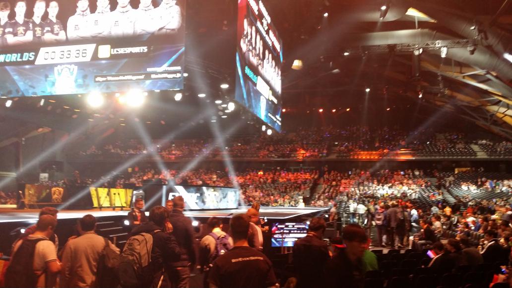on_98's tweet photo. @lolesports @FNATIC #worlds hope to see fnatic win 3-2 😜 https://t.co/hBXeMwnpPK