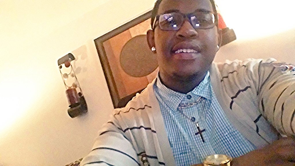 Frames94's tweet image. When niggas is pocket watching.