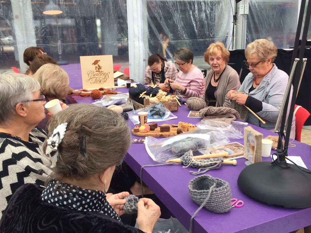 De brei oma's <a href="/grannysfinest/">Granny's Finest</a> in tha house #livinglab #socialdesign #ddw15