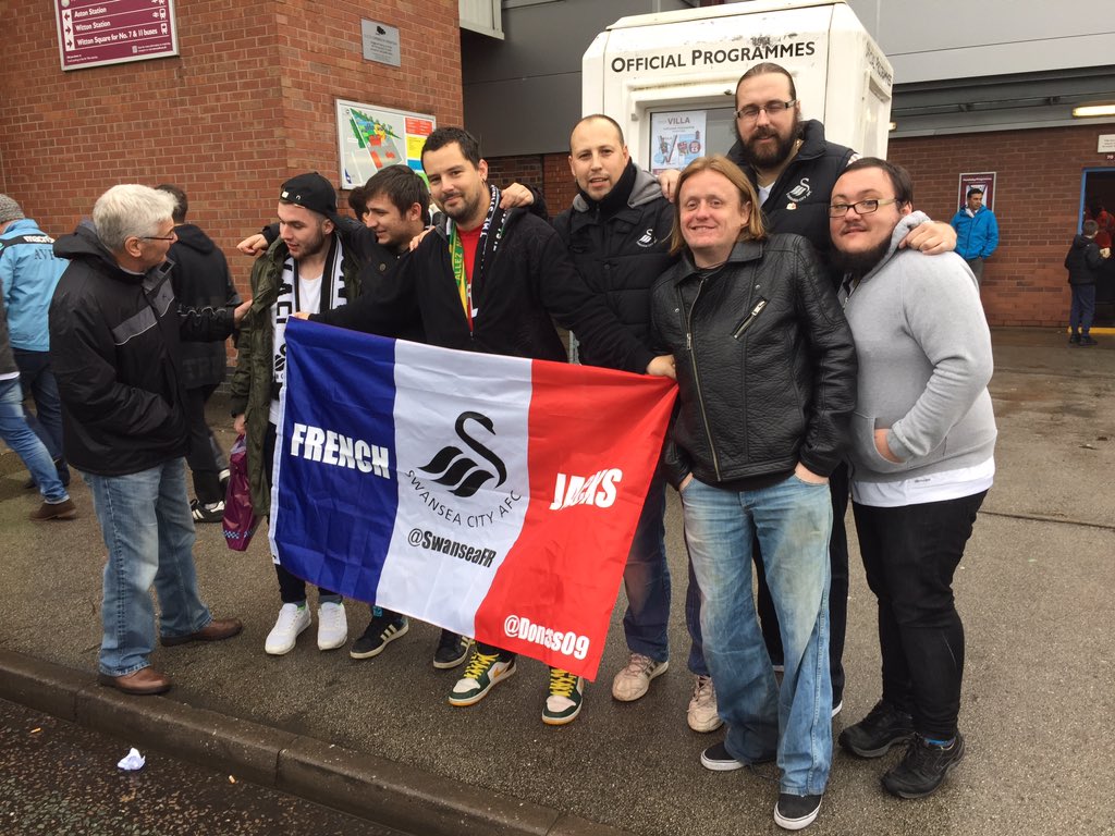 CelticWarrior_3's tweet photo. Good to see @Donass09 @SwanseaFR yesterday #AVLSWA with @chrisrue3 @notglass #Swans #YJBs https://t.co/PsH4YYkaxc