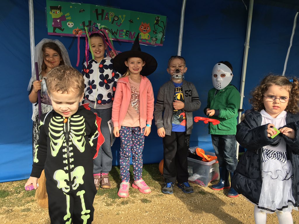 TeamActivPlus's tweet photo. Happy healthy families here Hallowe'en Treasure Hunt @heartresearchuk @GroundworkSY #ScreamActiv #FitForLife https://t.co/szO3AJSmci
