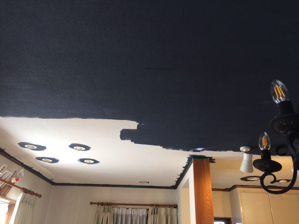 どん セカオワポケ宇多田go井上尚弥 セカオワハウス化計画その2 只今 自力で天井をペンキで塗り塗りし 壁をセカオワハウスリビングと全く同じ輸入壁紙で貼っているところです 本物の木にしか見えない 汚れ加減もリアル まだ施工途中だけど 地道に貼っ