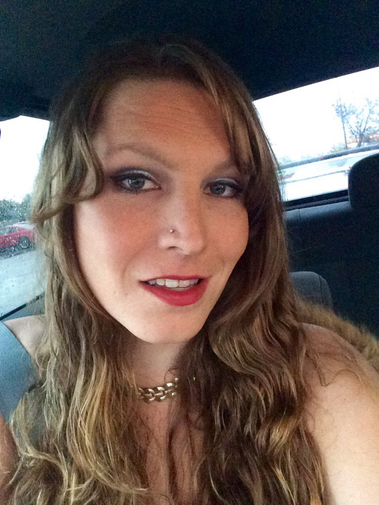 3 pic. #GirlsLikeUs #beauty #transgender #TGirl #makeup #REDLIPS https://t.co/2hnUN0Llvf