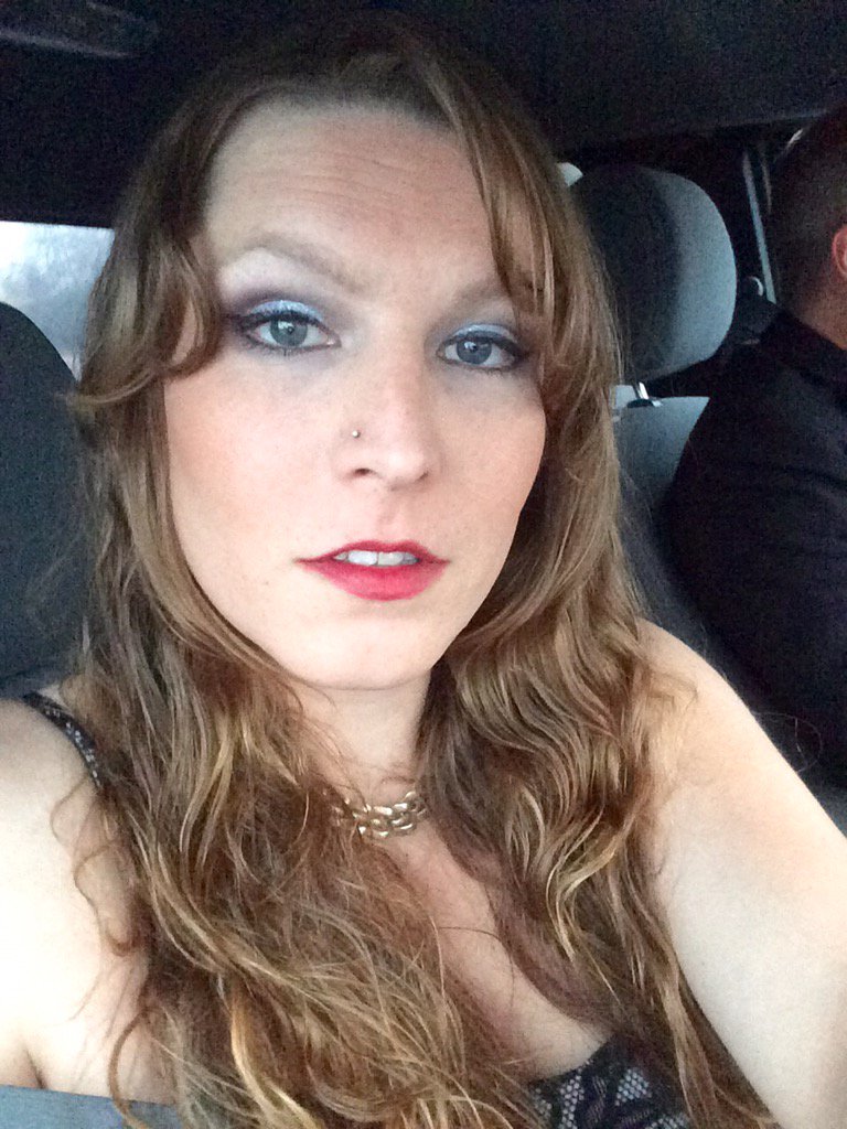 2 pic. #GirlsLikeUs #beauty #transgender #TGirl #makeup #REDLIPS https://t.co/2hnUN0Llvf