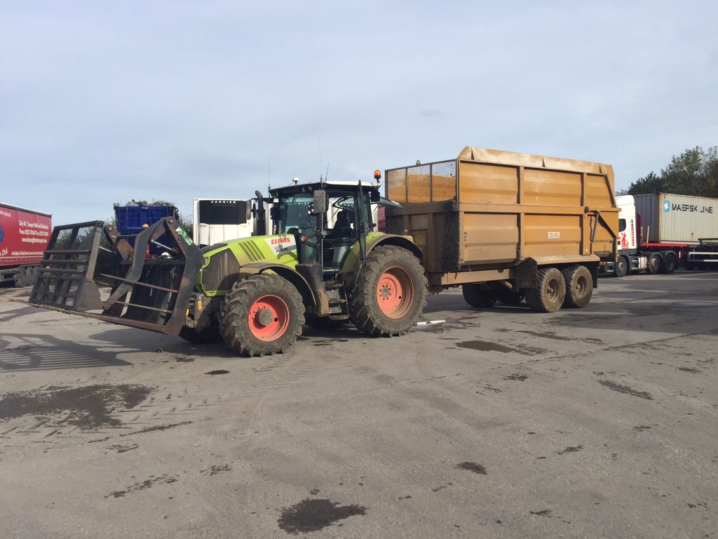 mdpencil1's tweet photo. Now that's farming #maize15 #contracting #650 #albutt #16tonner #richardweston https://t.co/8qVBBiId4n
