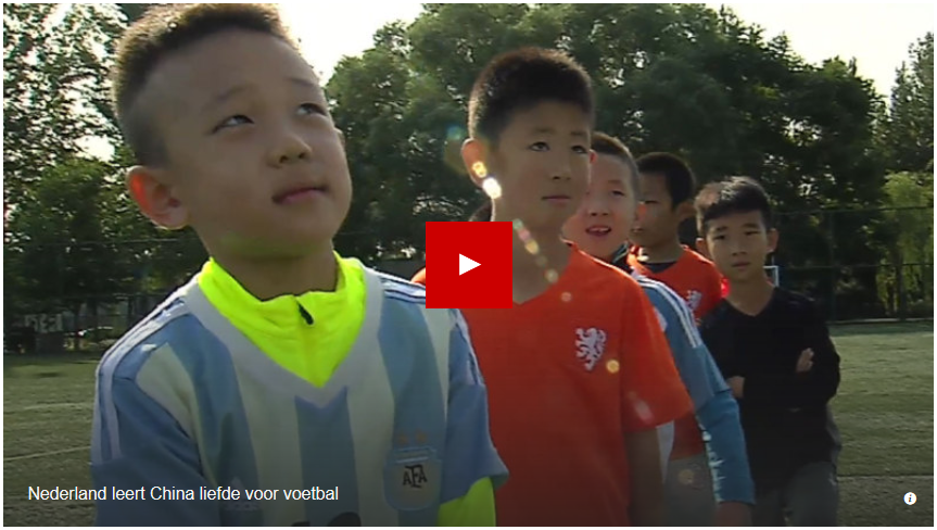 GovertvanEerde's tweet photo. Nederlandse trainers brengen voetbal terug naar China https://t.co/leVosDle9V @voetbaltrainer3 @vincentvansas https://t.co/lvXnuBVqNm