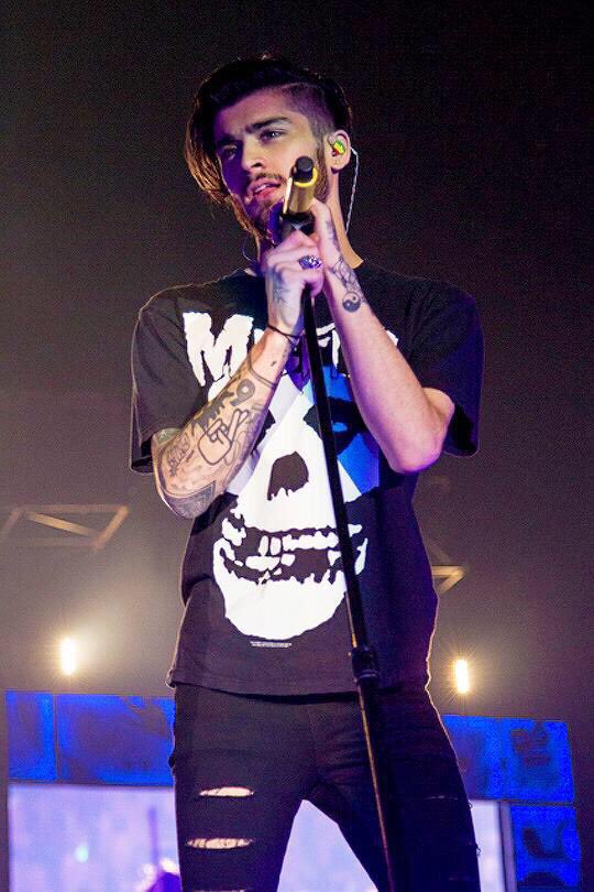 zaynsguccii's tweet photo. I'm half a heart without you @zaynmalik 

... i miss him so much ☹️

#7MonthsWithoutZayn https://t.co/nOQP4LDhb8