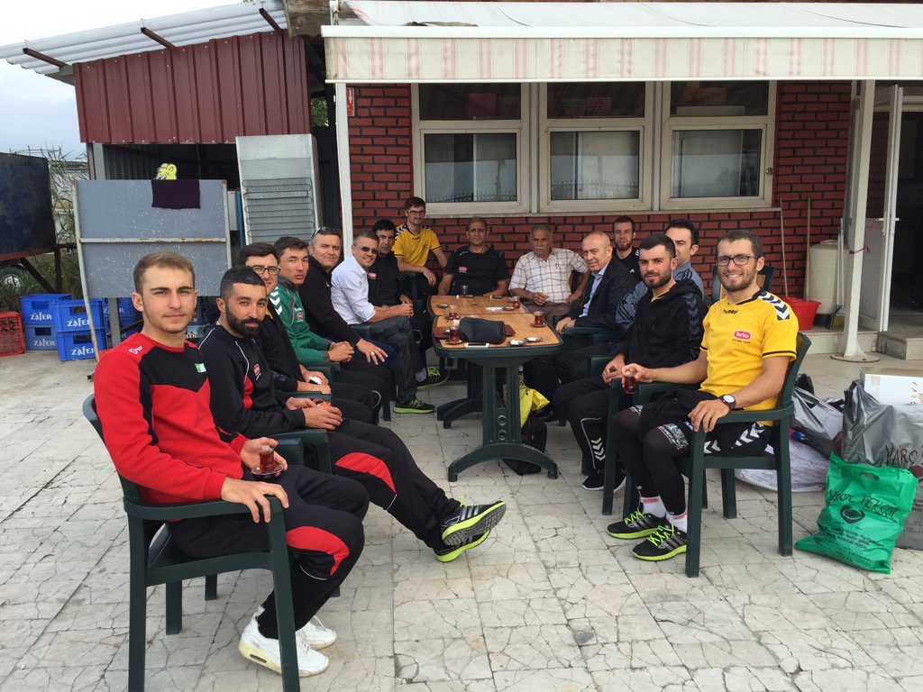 Ege turun'dan sonra federasyon başkanı Emin beyle çay molası @torkucikolata <a href="/MehmetBykar/">Mehmet Büyükarı</a> <a href="/MiracKal/">Mirac KAL</a> <a href="/CunarMehmet/">Mehmet Çınar</a>