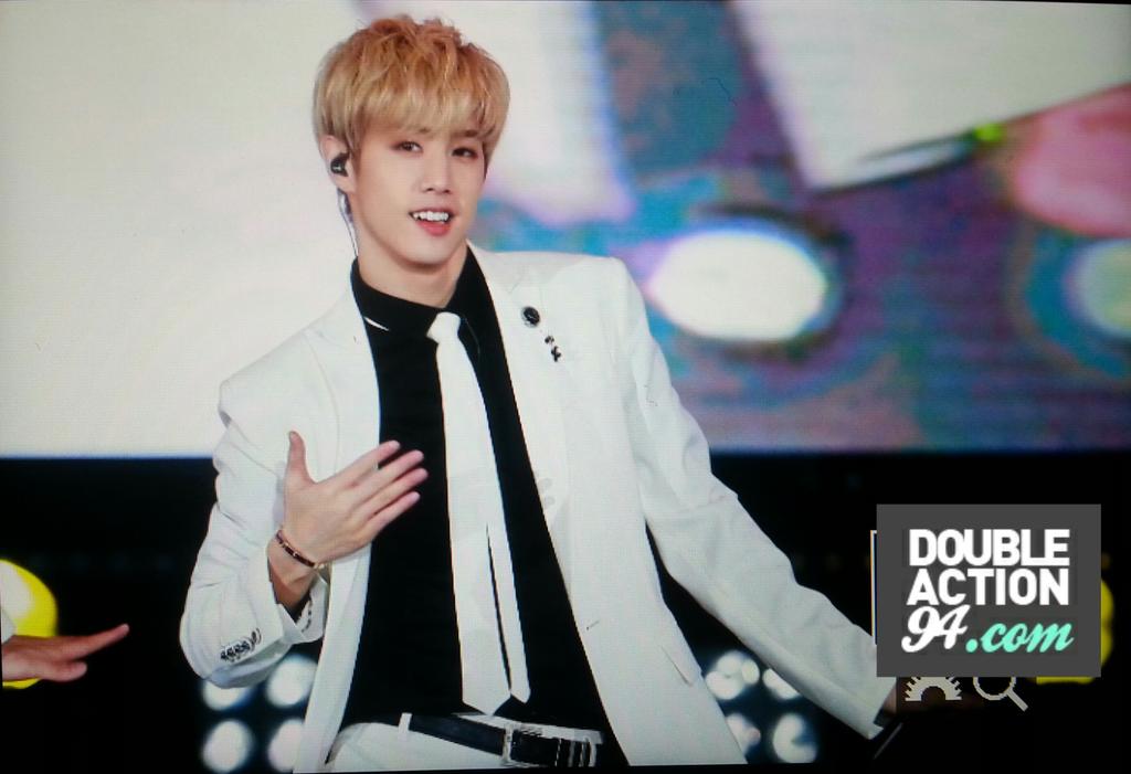 doubleaction_94's tweet photo. 151025 인기가요 제주특집 #GOT7 #MARK https://t.co/CkTeoU507Y