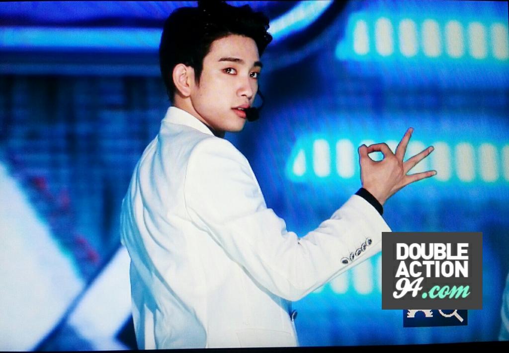 doubleaction_94's tweet photo. 151025 인기가요 제주특집 #GOT7 #JUNIOR https://t.co/oaCn6bsNJm