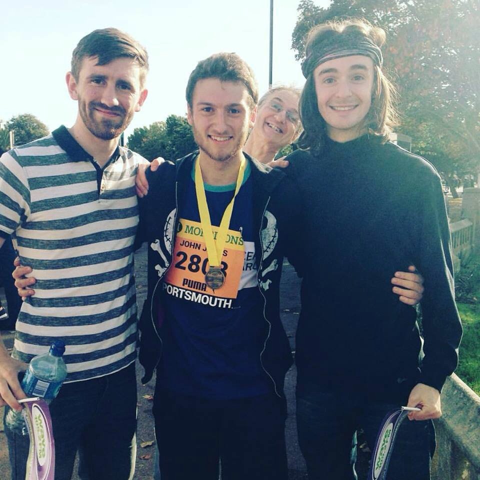 tom_babbage94's tweet photo. So proud of @JJGulliford for completing the #GreatSouthRun today for @CR_UK. Well done mate! #2015Challenge https://t.co/DoECDQ4tRI