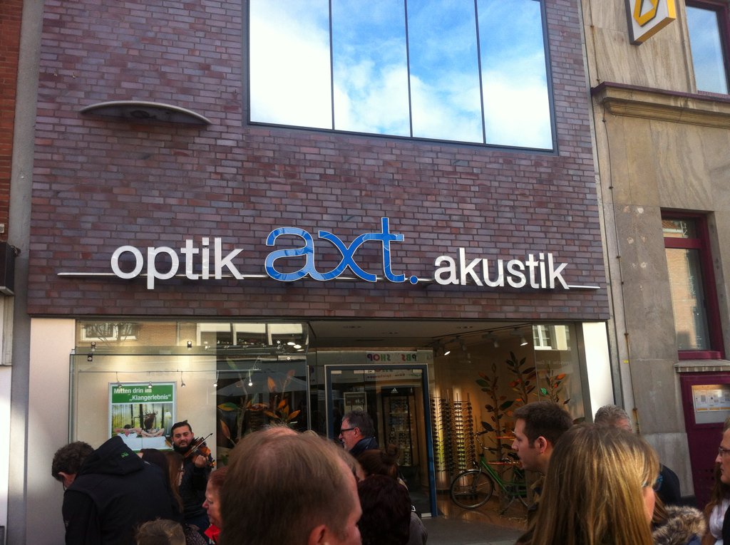 Die haben 24 auf offen am Sonntag.
#beards #spitzestifte #rbtv #lassebluten #axt <a href="/EtienneToGo/">Etienne Gardé</a>