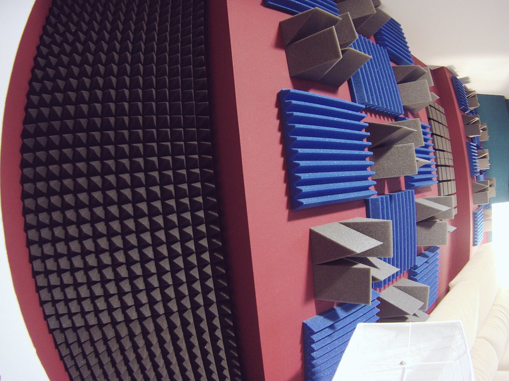 RandomWavesRecs's tweet photo. Terminamos la semana con el estudio montado ¡Ya estamos listos! https://t.co/gzb6XYtbL6