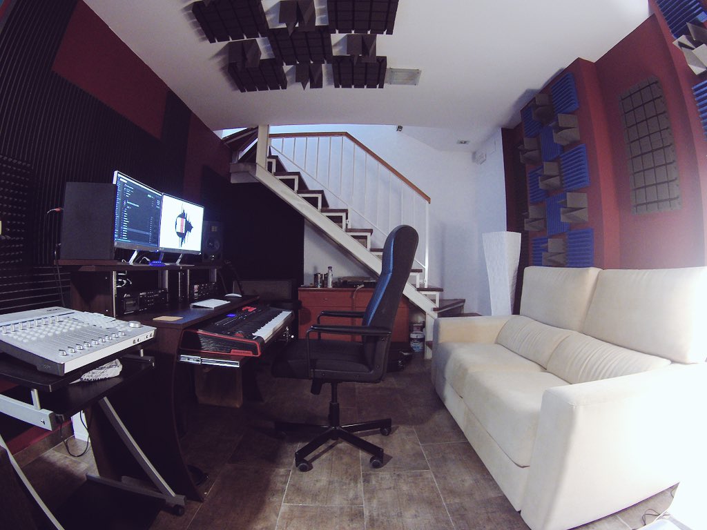 RandomWavesRecs's tweet photo. Terminamos la semana con el estudio montado ¡Ya estamos listos! https://t.co/gzb6XYtbL6