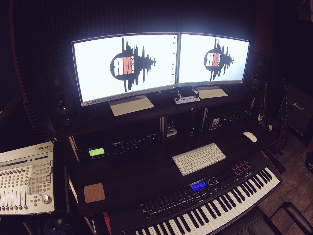 RandomWavesRecs's tweet photo. Terminamos la semana con el estudio montado ¡Ya estamos listos! https://t.co/gzb6XYtbL6