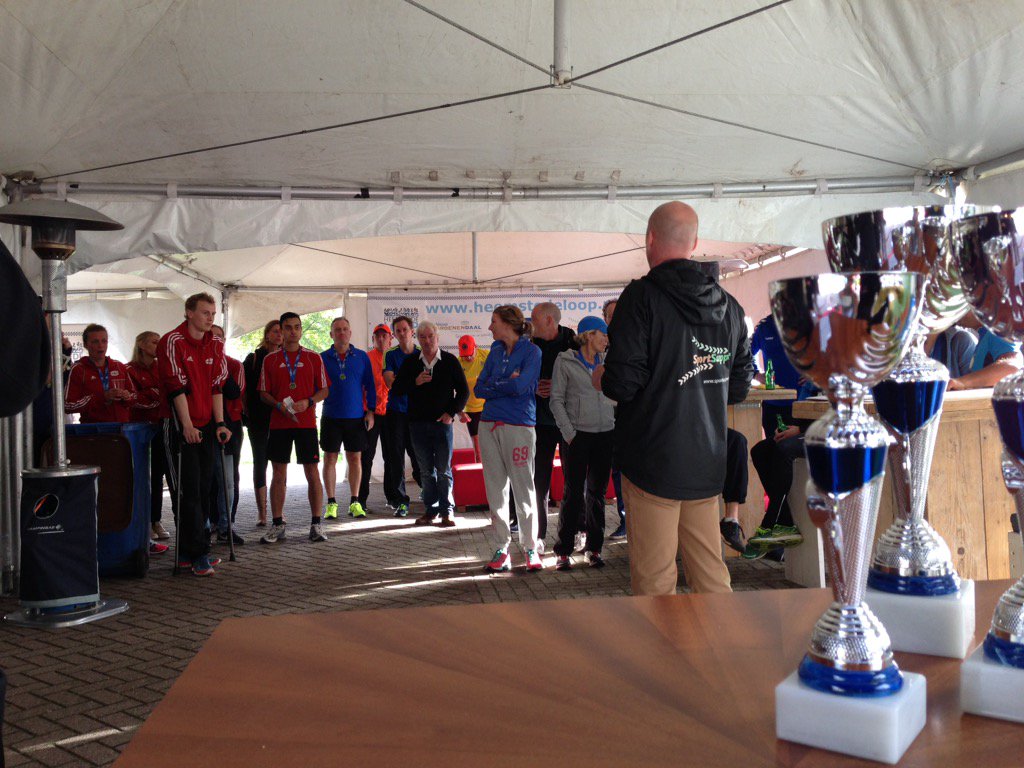Heemstedeloop's tweet image. Prijsuitreiking @ngdaal bedrijvenloop in volle gang! @Heemstede #heemstedeloop