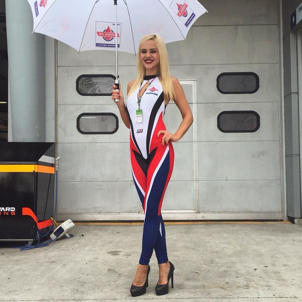 BodykitChannel's tweet photo. Elena as Grid Girl for Team Aprilia Gresini - MotoGp Sepang #4uppermodels #motogpsepang #motogp2015 #apriliagresini… https://t.co/O1nluM5hC4