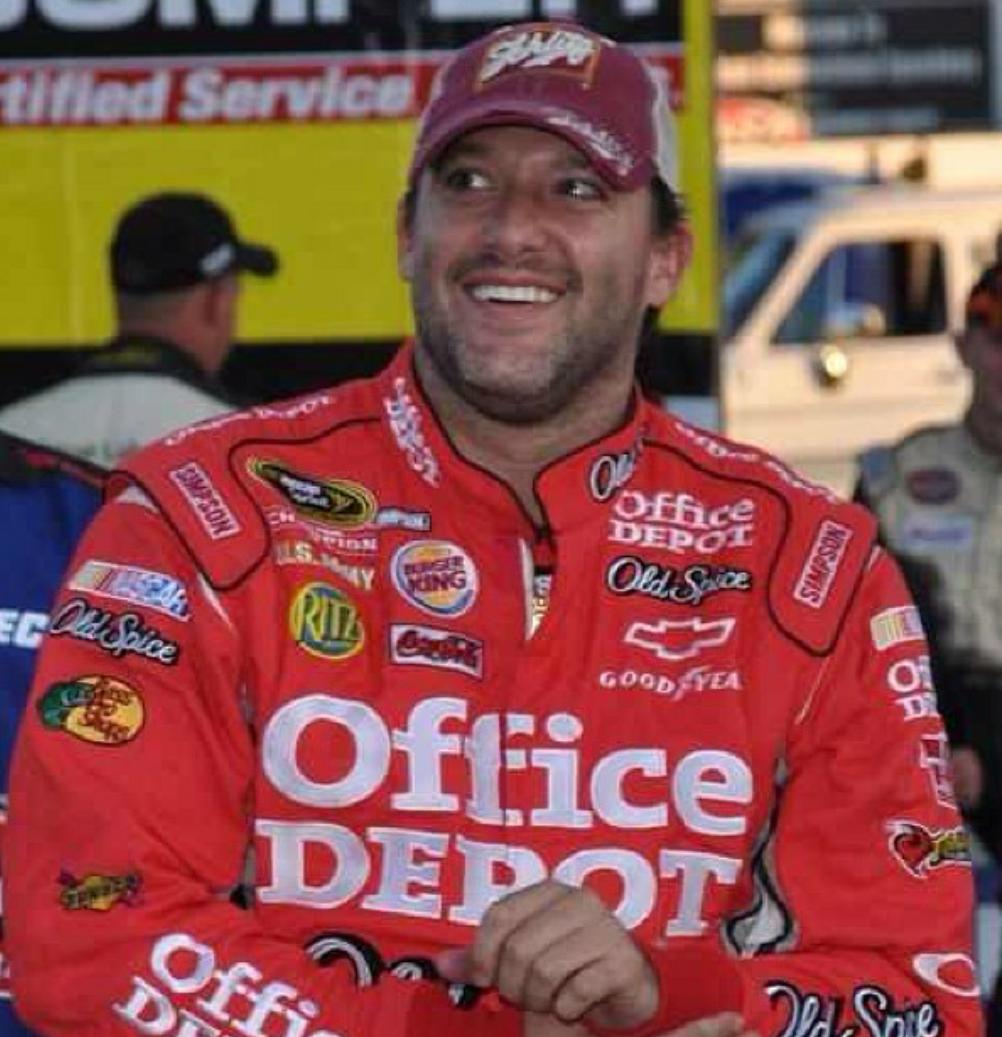 smoke_girl14's tweet photo. Happy Raceday Everyone! @TonyStewart be safe today &amp; have some fun. #FaithInSmoke 😊 https://t.co/HiUrpqHGoE